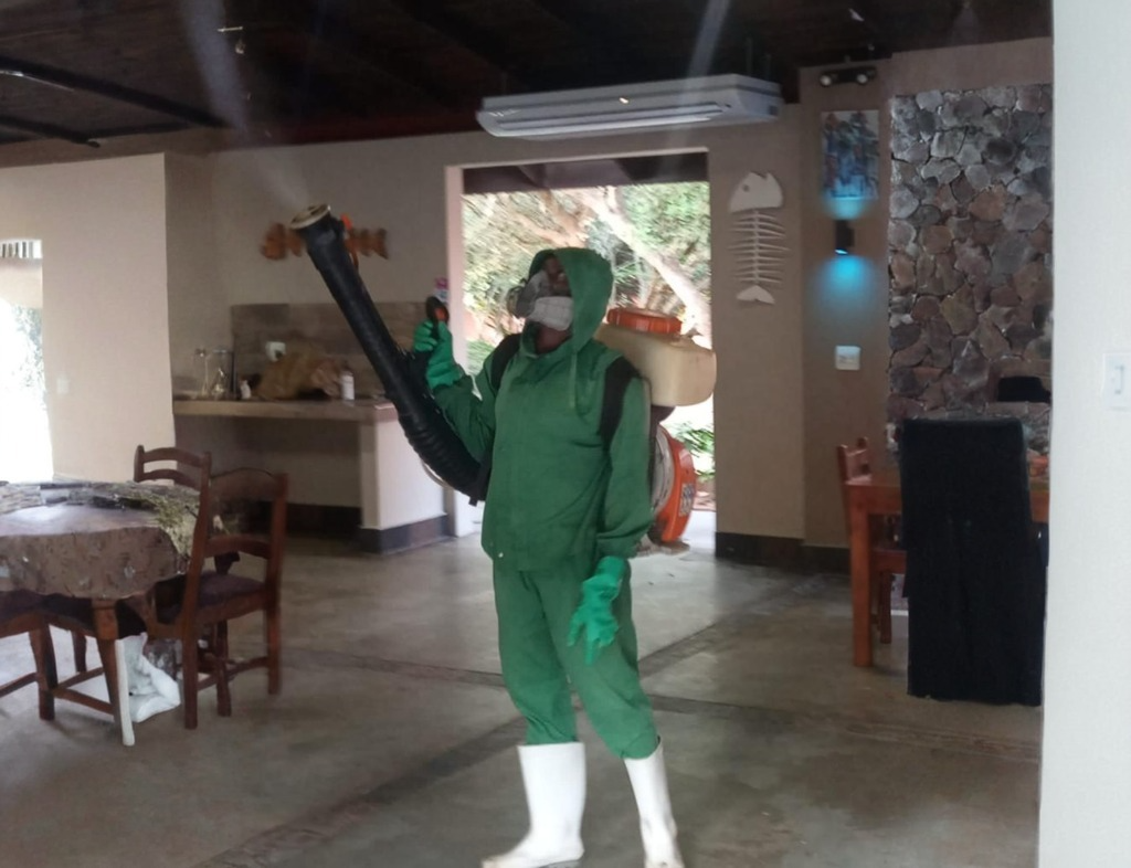 Aplicação profissional de controlo de pragas